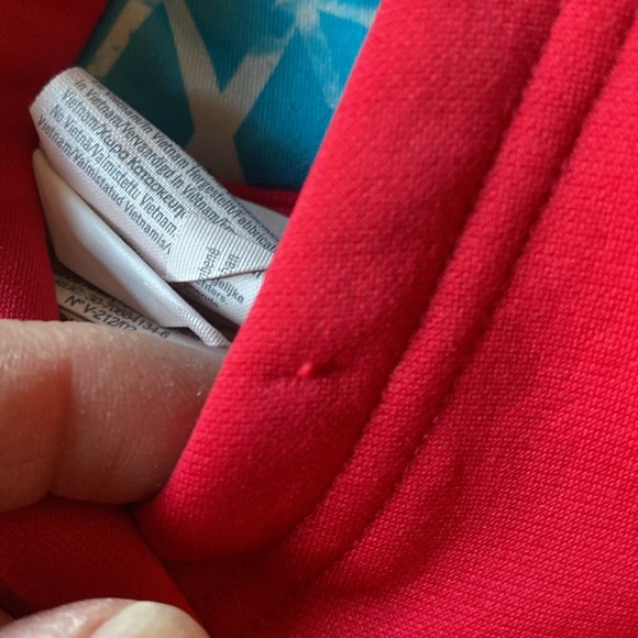 Under Armour YSM sweatshirt. Approx 19 inches long. From a clean family home - Picture 6 of 12